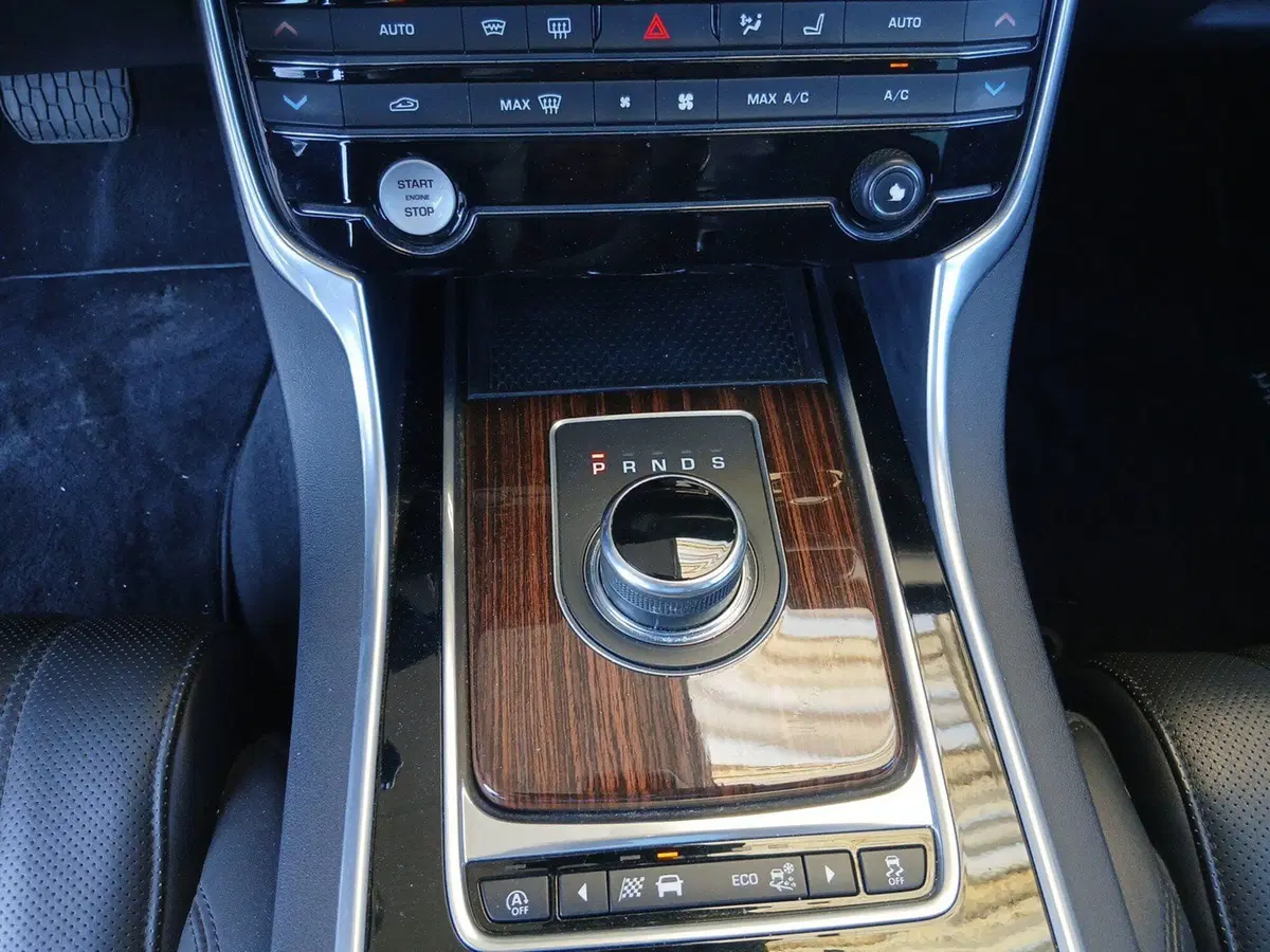 Jaguar XF Sportbrake usata a Pordenone (15)