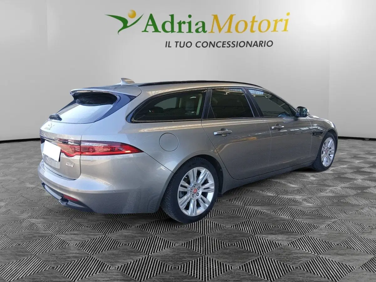 Jaguar XF Sportbrake usata a Pordenone (5)