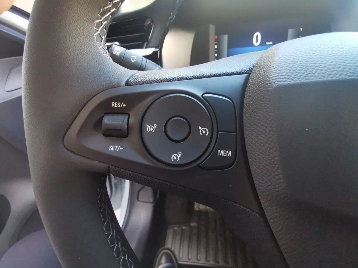 Opel Corsa nuova a Brindisi (15)