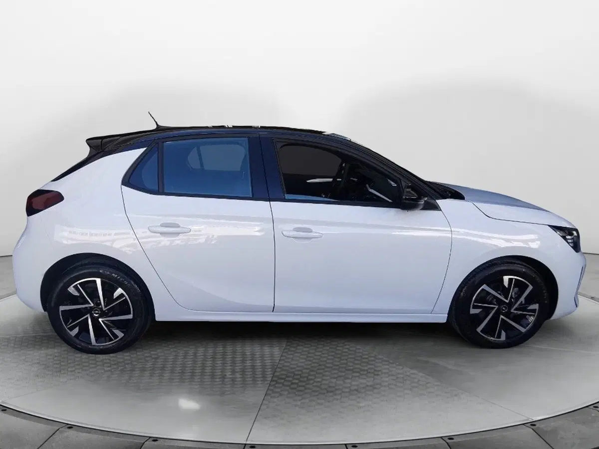 Opel Corsa nuova a Brindisi (6)