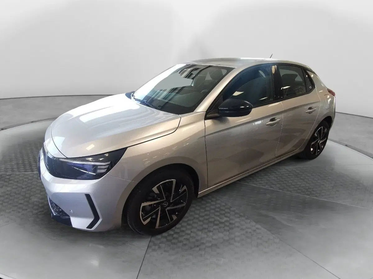 Opel Corsa nuova a Taranto