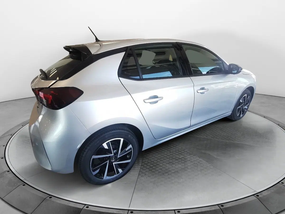Opel Corsa nuova a Taranto (3)