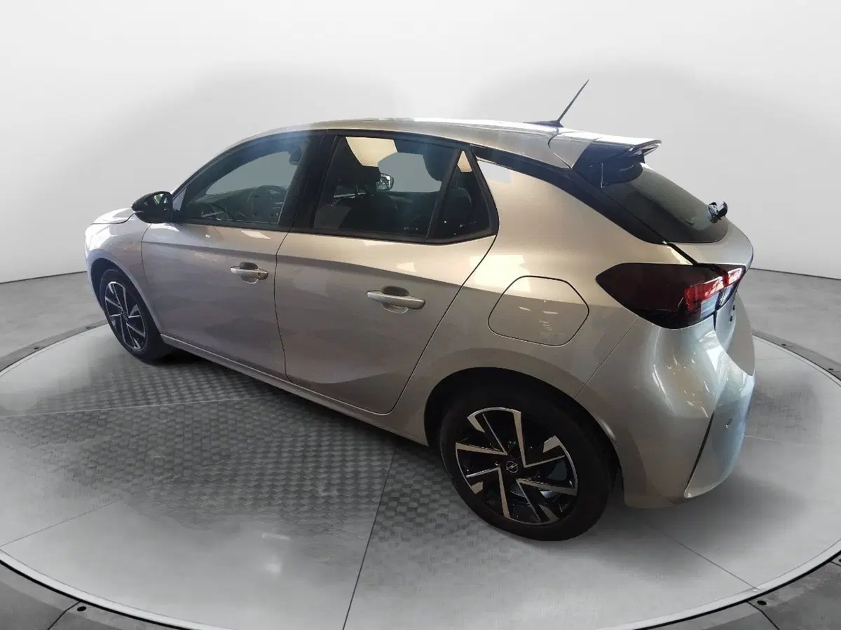 Opel Corsa nuova a Taranto (4)