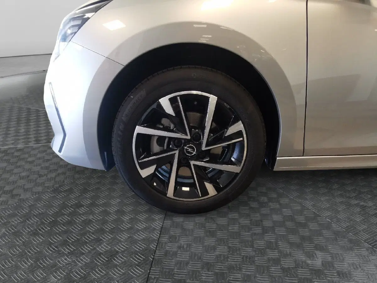 Opel Corsa nuova a Taranto (8)