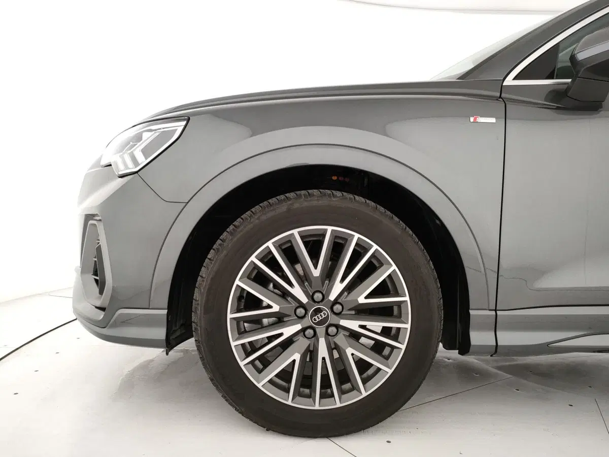 Audi Q3 nuova a Napoli (19)