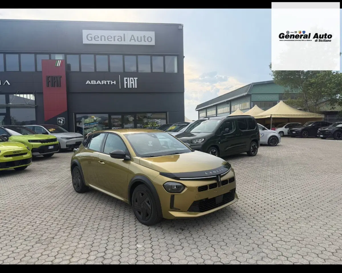 Lancia Ypsilon nuova a Lucca
