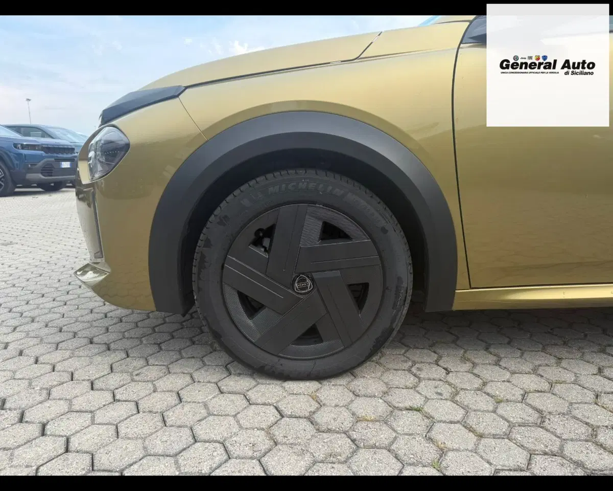 Lancia Ypsilon nuova a Lucca (10)