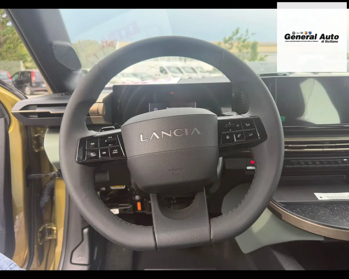 Lancia Ypsilon nuova a Lucca (13)