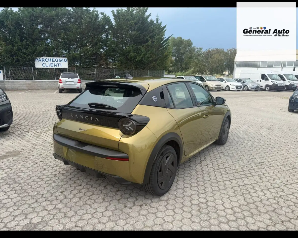 Lancia Ypsilon nuova a Lucca (8)