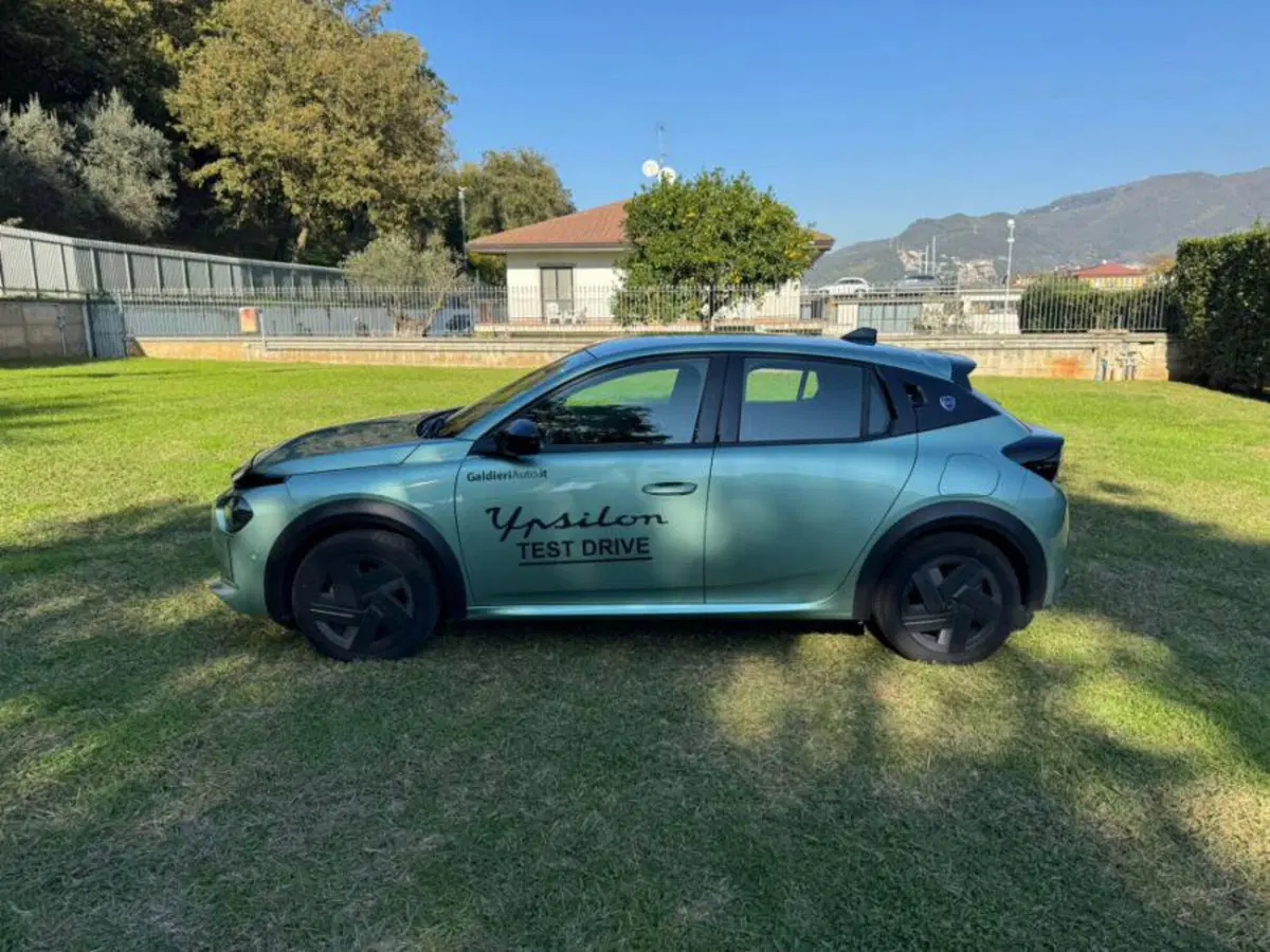Lancia Ypsilon usata a Salerno (10)