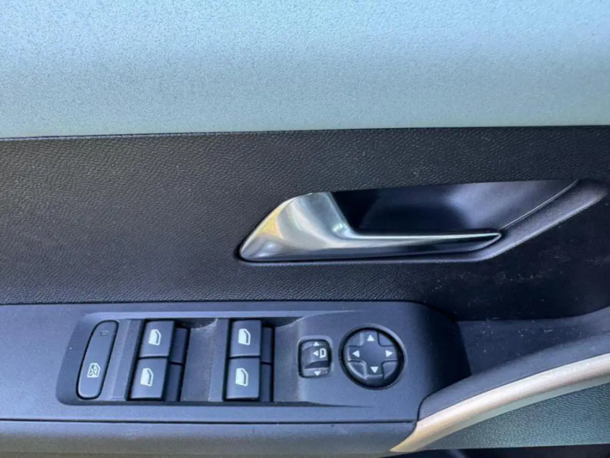 Lancia Ypsilon usata a Salerno (15)