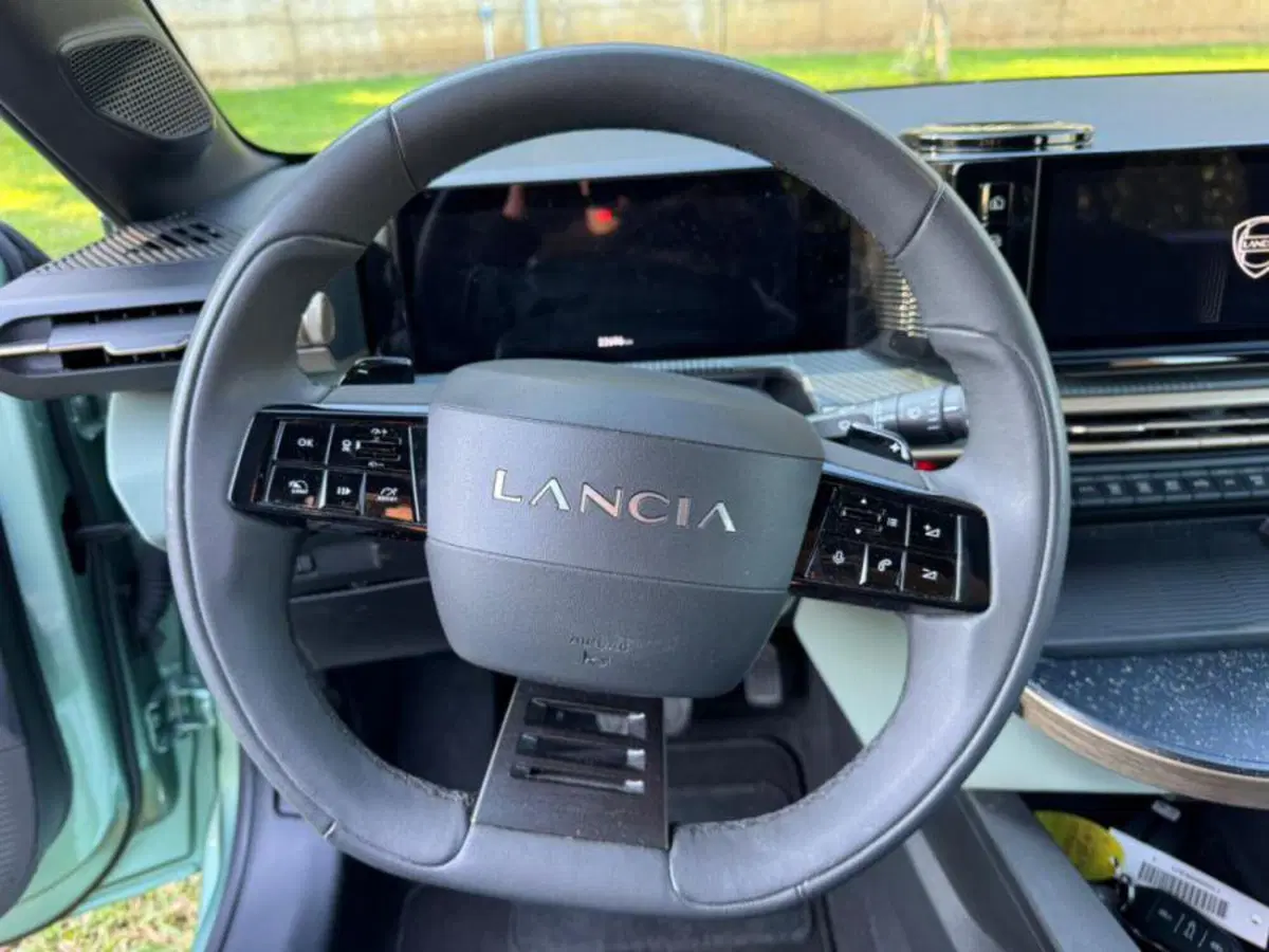 Lancia Ypsilon usata a Salerno (16)