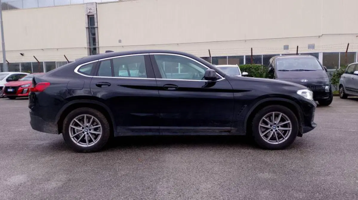 BMW X4 usata a Salerno (9)
