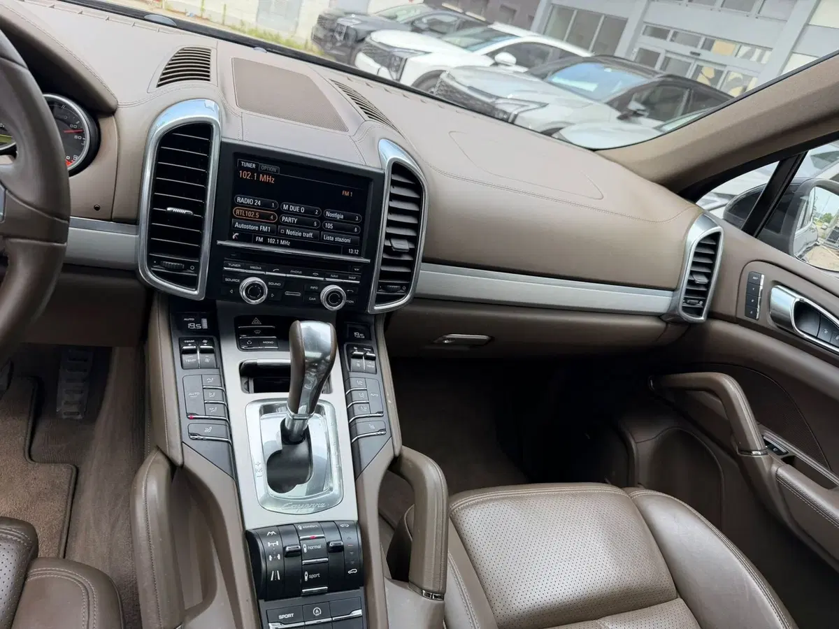 Porsche Cayenne usata a Rimini (12)