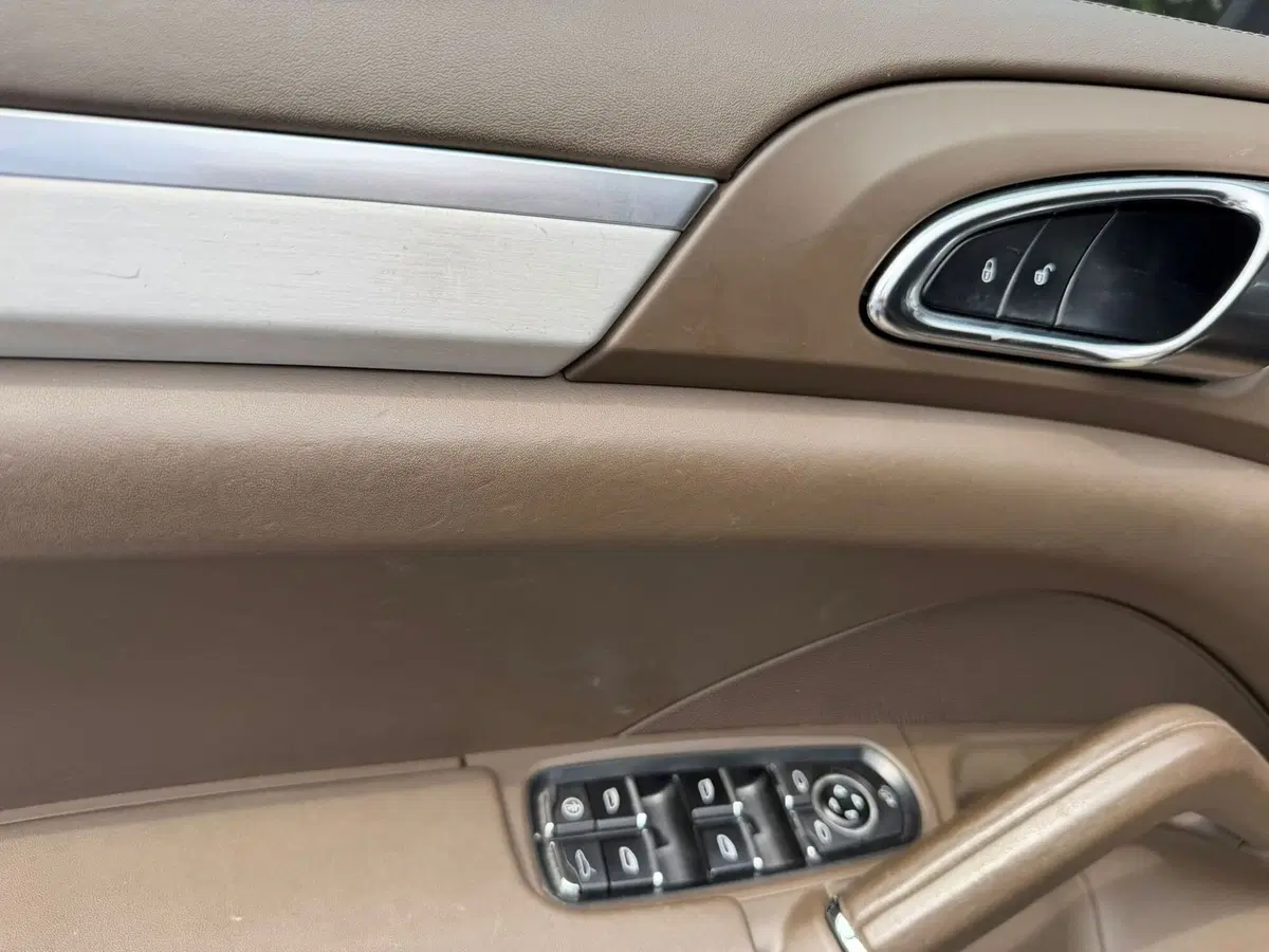 Porsche Cayenne usata a Rimini (18)