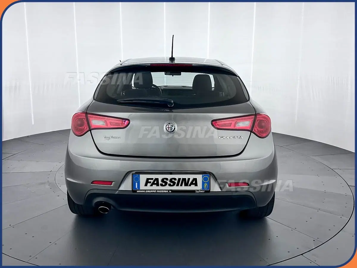 Alfa Romeo Giulietta usata a Milano (5)