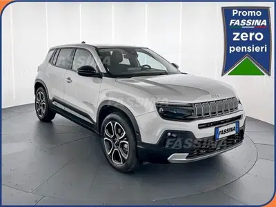 Jeep Avenger 1.2 turbo e-hybrid mhev Summit fwd 110cv edct6 del 2025 usata a Milano