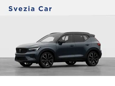 Volvo XC40 2.0 b3 Plus Black Edition auto nuova a Milano