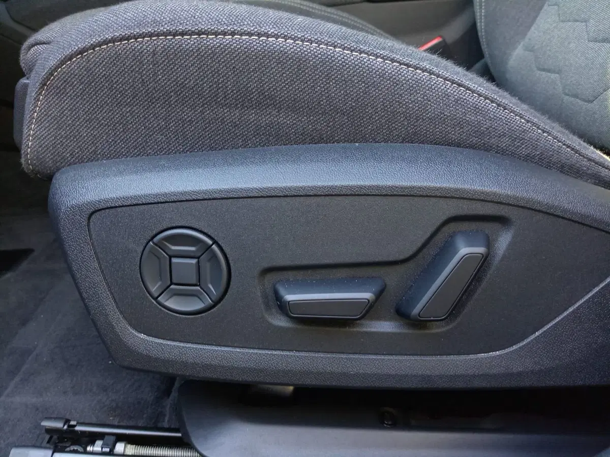 Audi A6 Avant e-Tron usata a Bari (20)