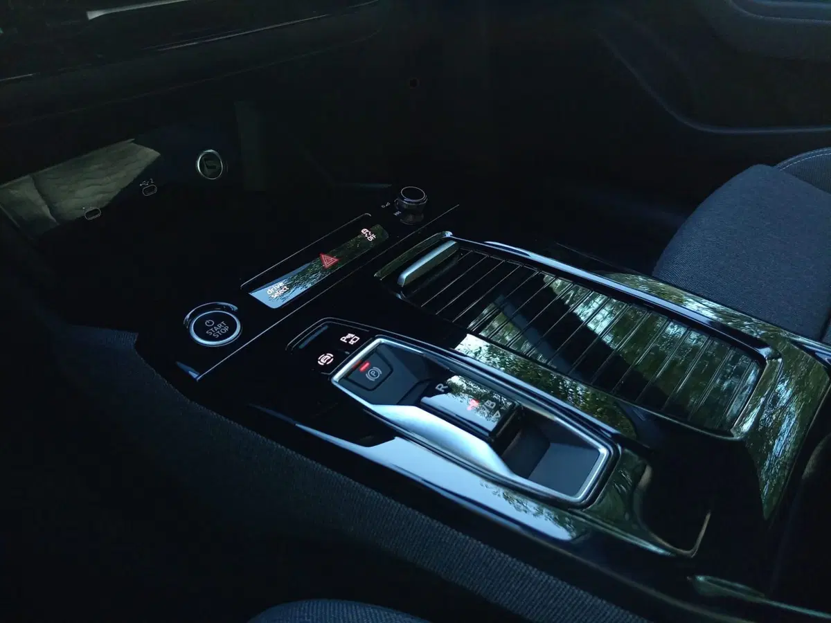 Audi A6 Avant e-Tron usata a Bari (8)