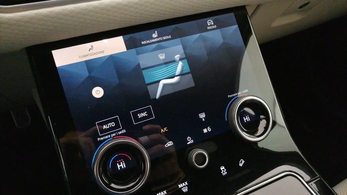 Land Rover Range Rover Velar usata a Roma (17)