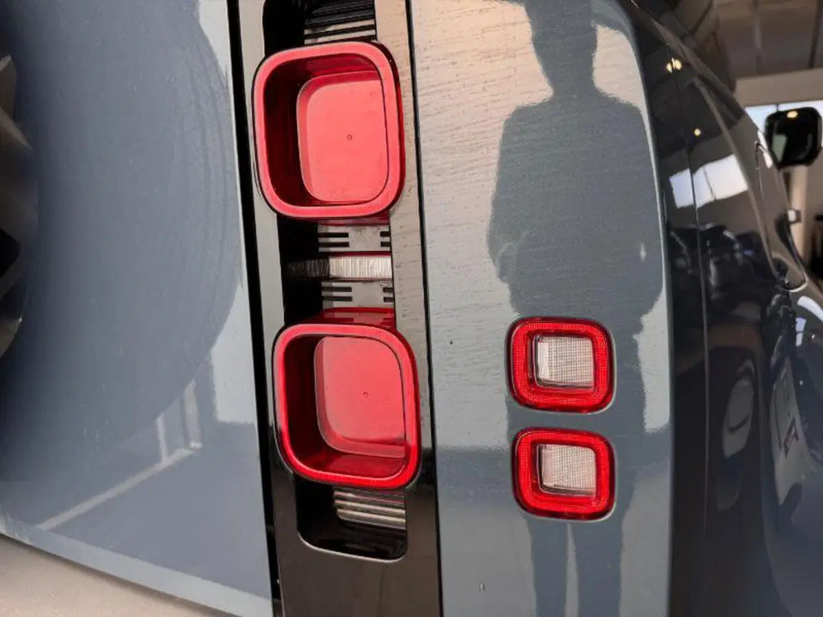 Land Rover Defender usata a Venezia (10)