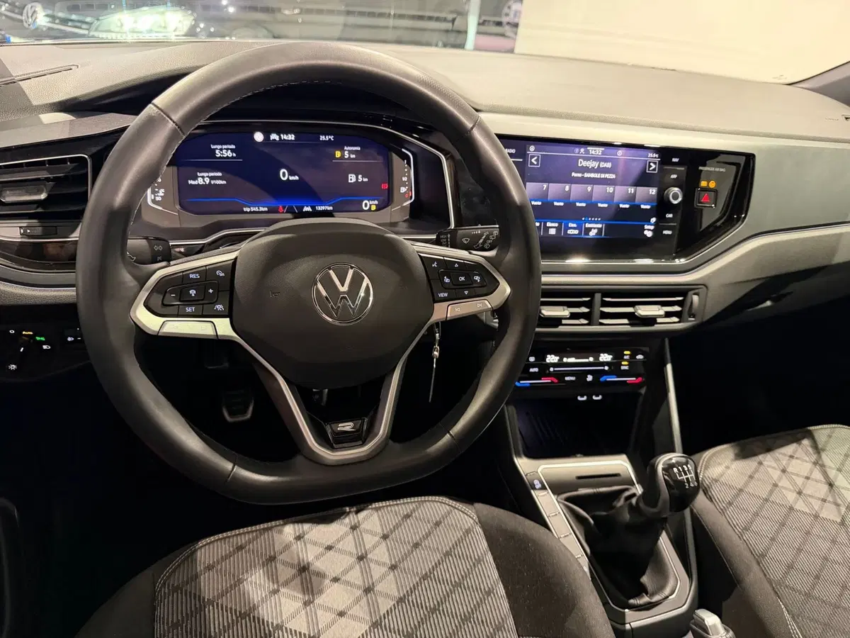 Volkswagen Taigo usata a Genova (13)