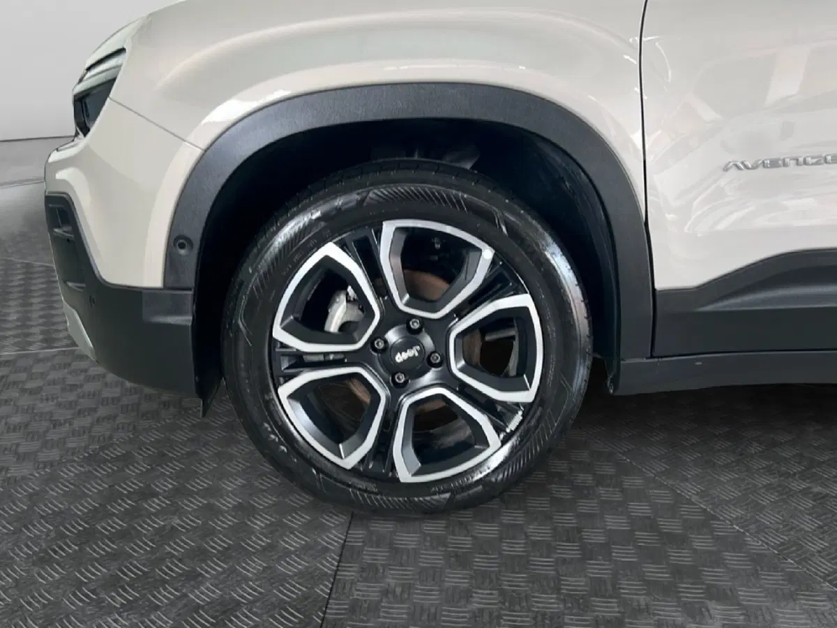 Jeep Avenger usata a Roma (9)