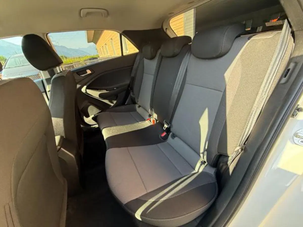 Hyundai i20 usata a Verbano Cusio Ossola (15)