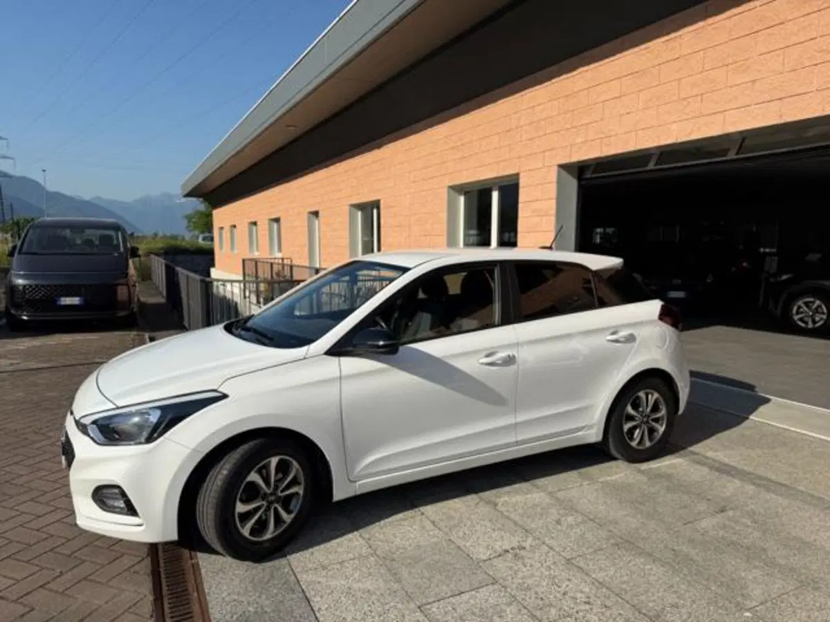 Hyundai i20 usata a Verbano Cusio Ossola (4)