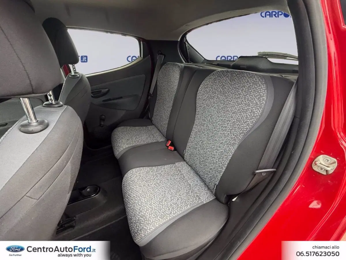 Lancia Ypsilon usata a Roma (13)