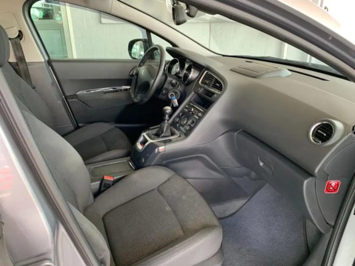 Peugeot 5008 usata a Trieste (16)