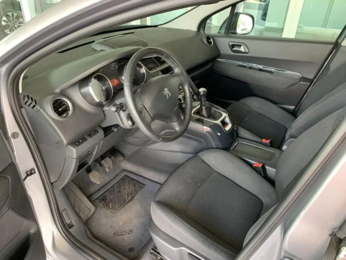 Peugeot 5008 usata a Trieste (18)