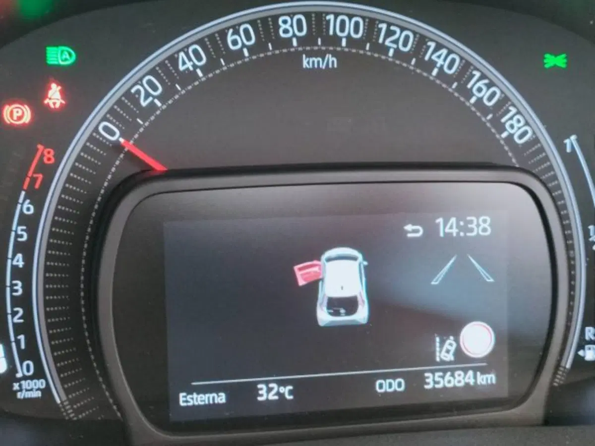 Toyota Aygo X usata a Teramo (17)