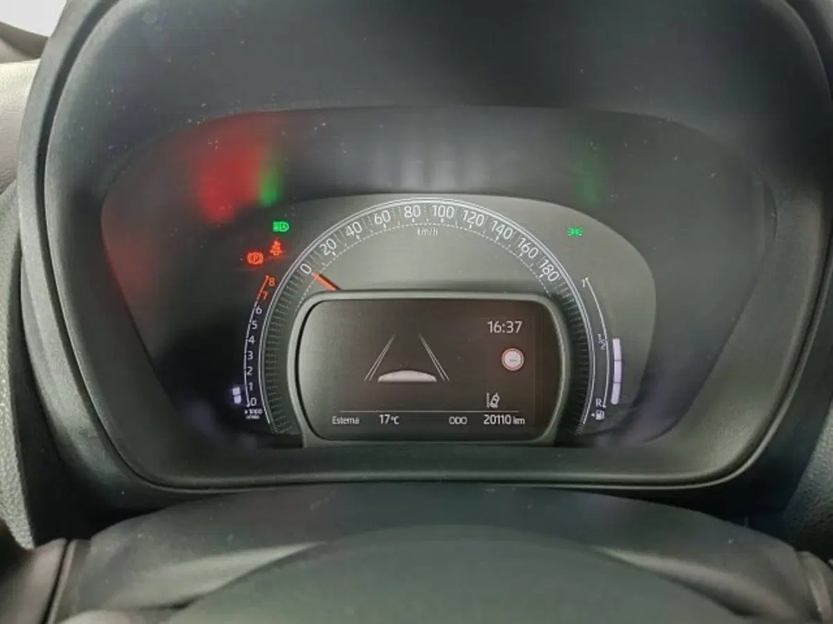Toyota Aygo X usata a Teramo (13)