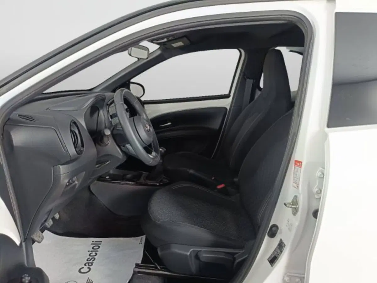 Toyota Aygo X usata a Teramo (8)