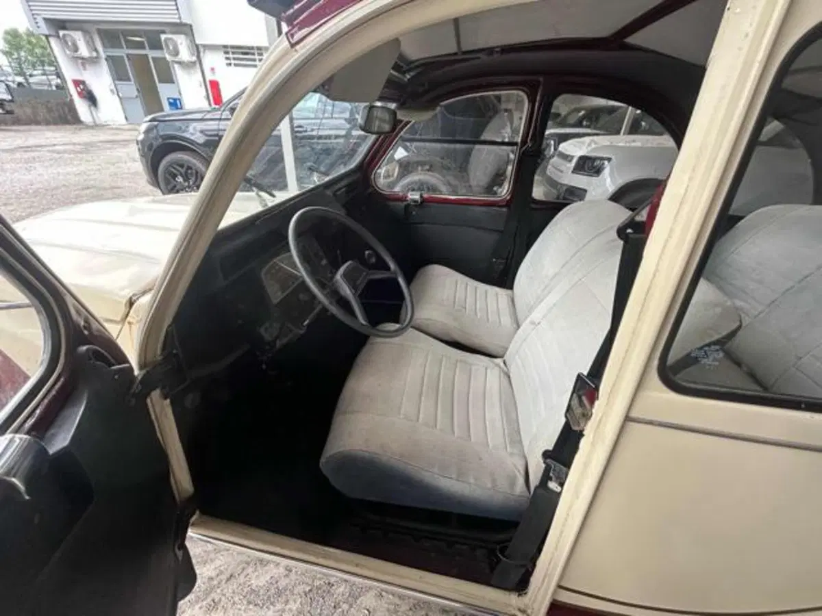 Citroen 2CV usata a Lucca (9)