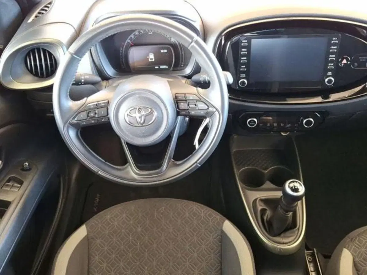 Toyota Aygo X usata a Roma (7)