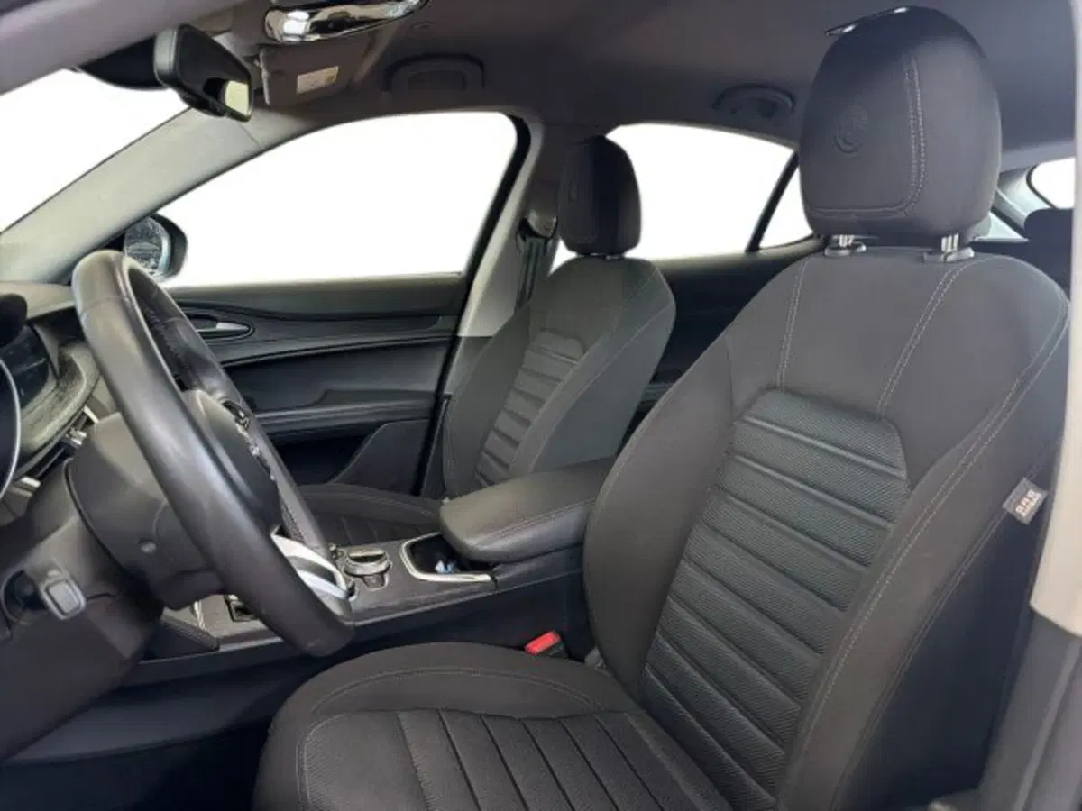 Alfa Romeo Stelvio usata a Bologna (12)