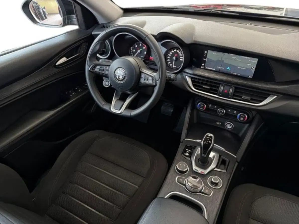Alfa Romeo Stelvio usata a Bologna (15)