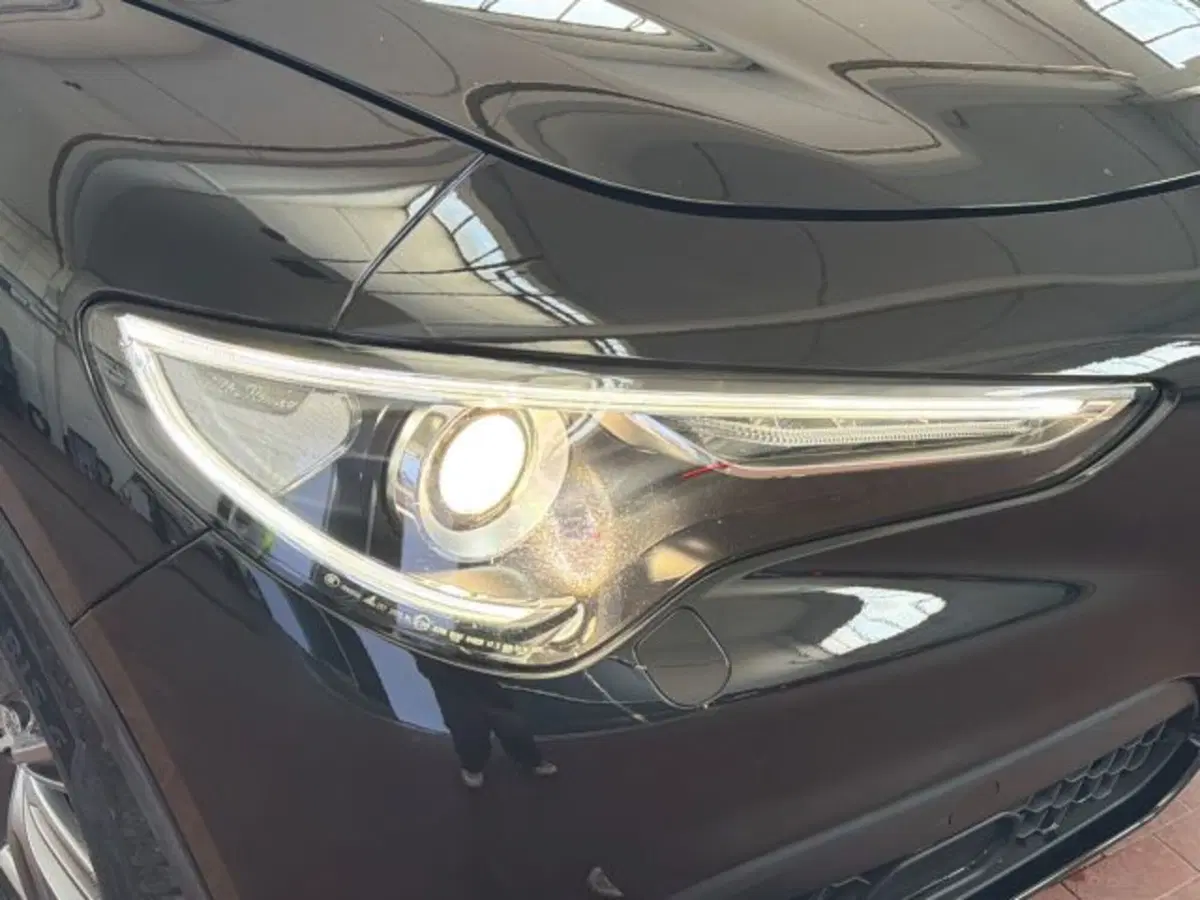 Alfa Romeo Stelvio usata a Bologna (7)