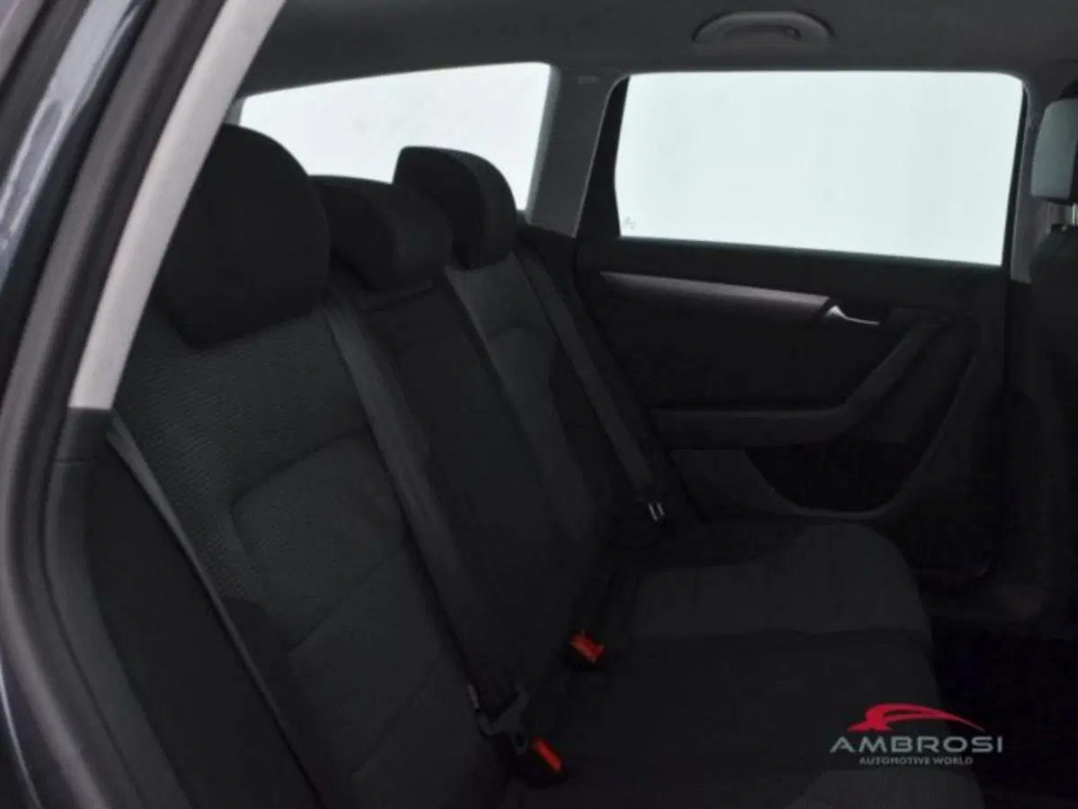 Volkswagen Passat Variant usata a Perugia (11)