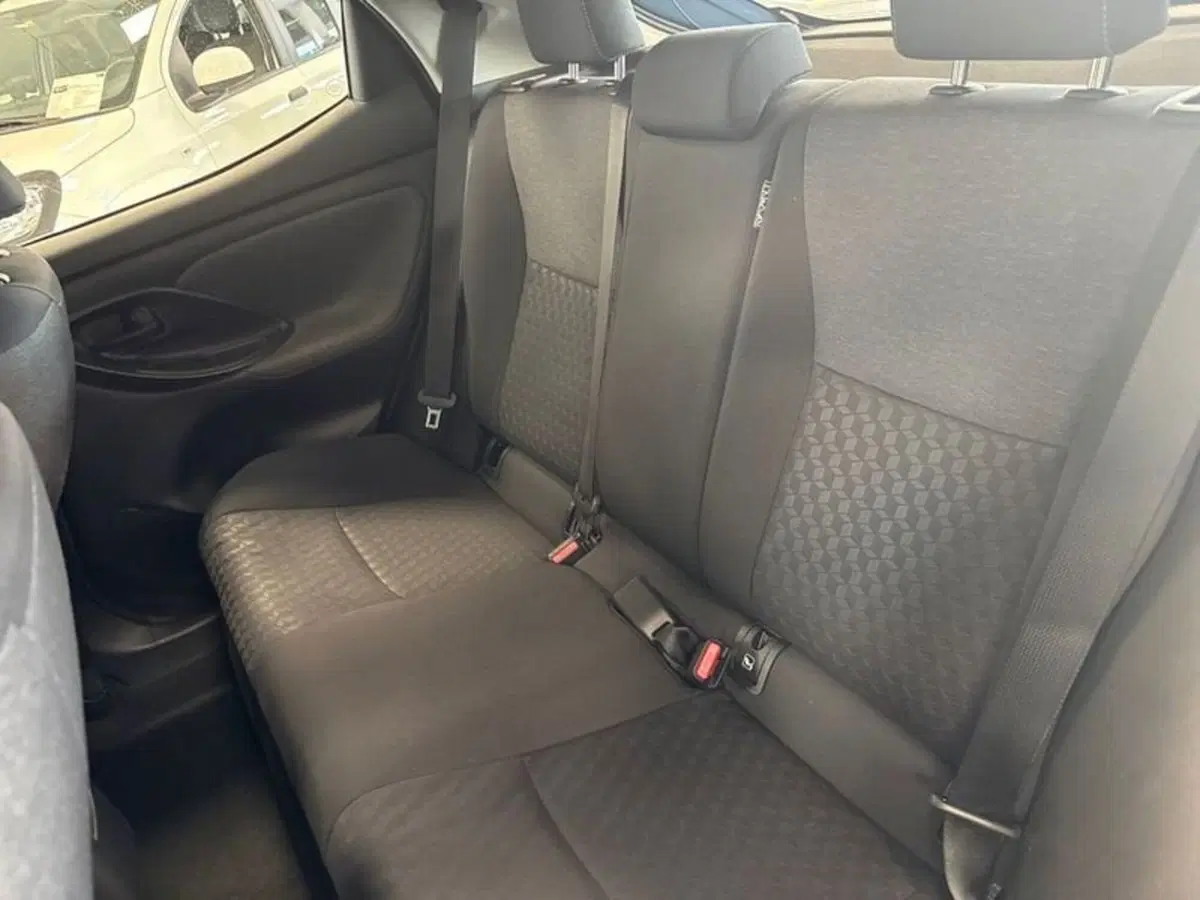 Toyota Yaris usata a Prato (15)