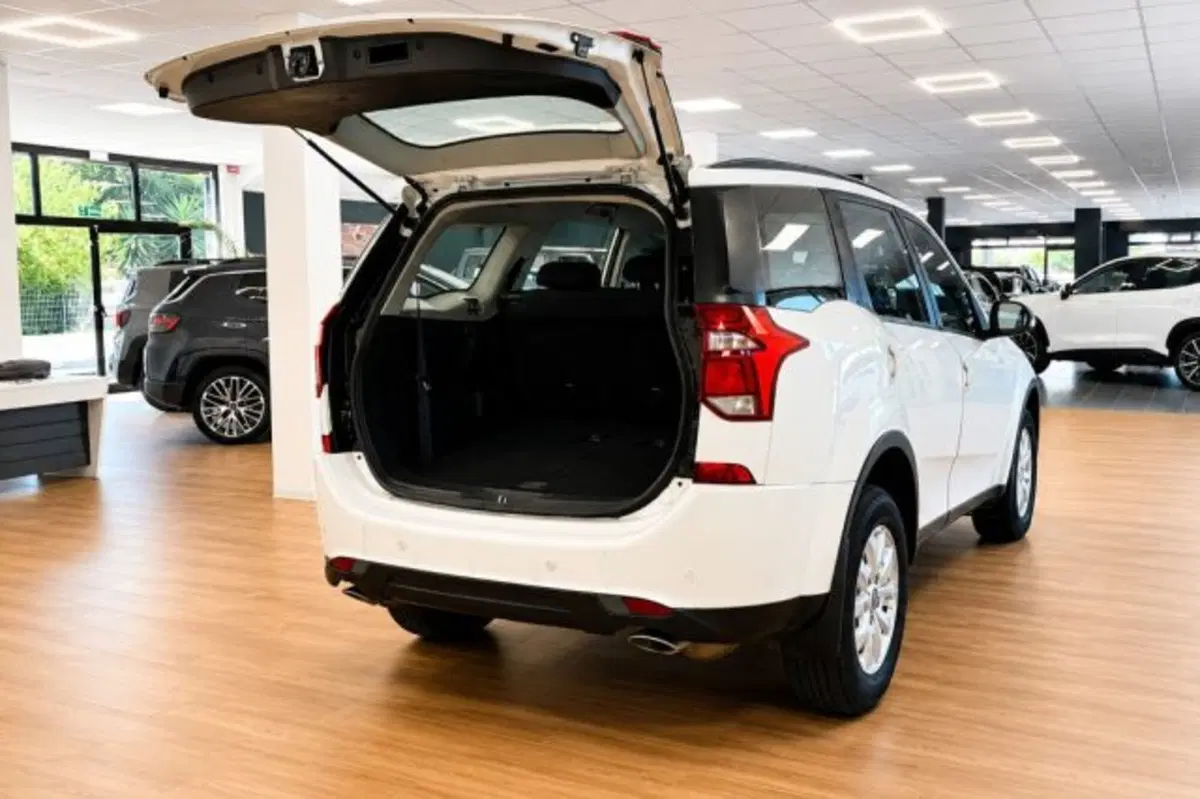 Mahindra XUV500 usata a Latina (7)