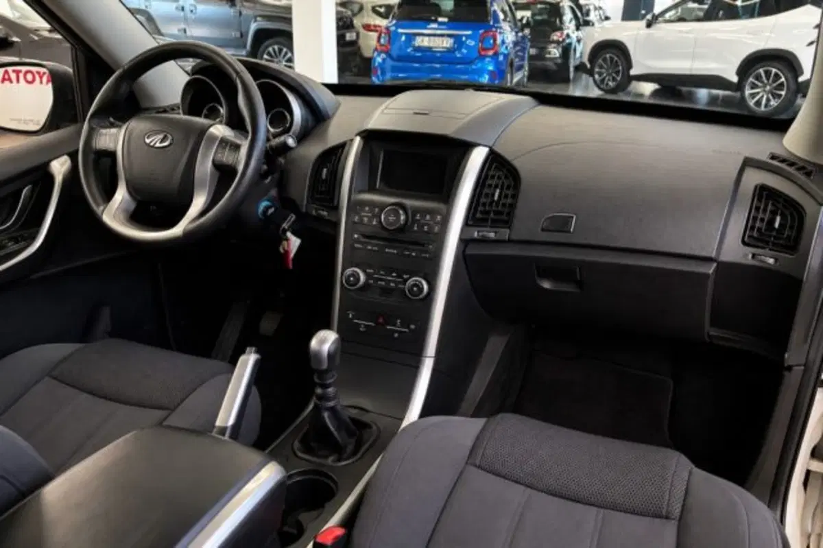 Mahindra XUV500 usata a Latina (9)