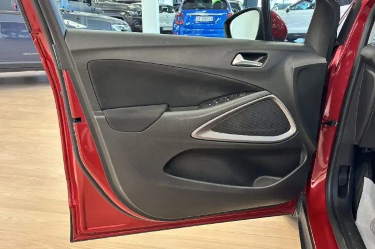 Opel Crossland usata a Latina (12)