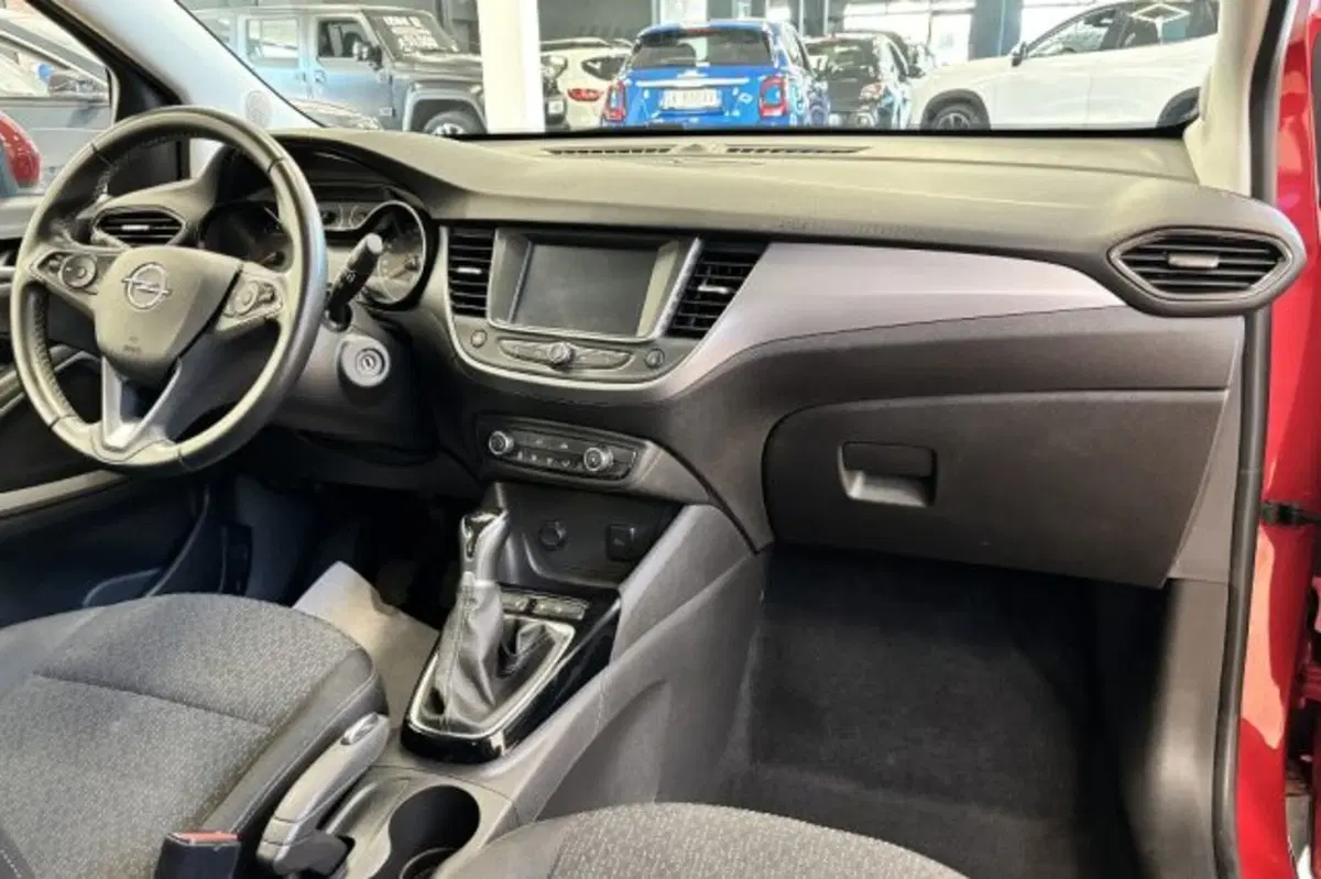 Opel Crossland usata a Latina (9)