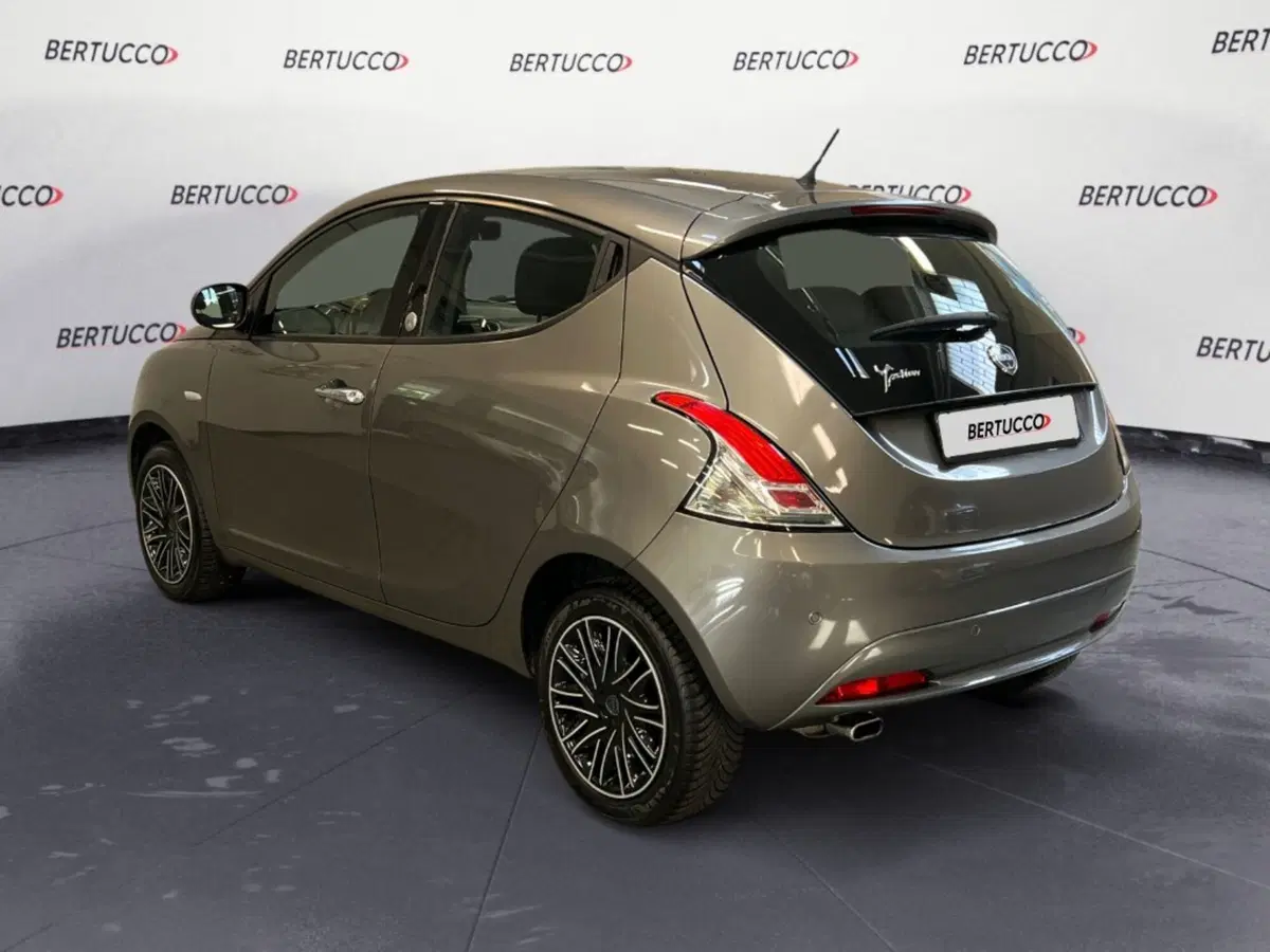 Lancia Ypsilon usata a Verona (3)