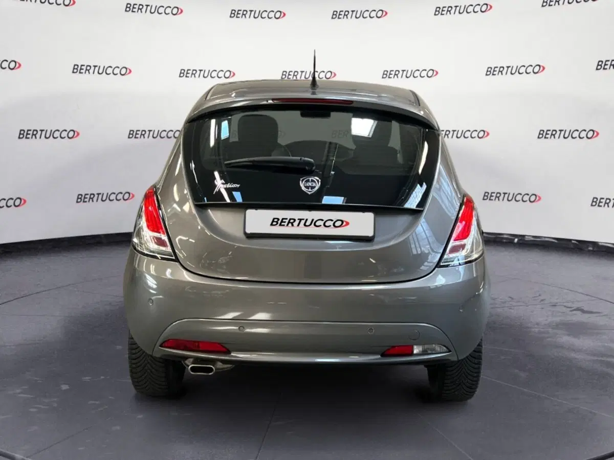 Lancia Ypsilon usata a Verona (4)