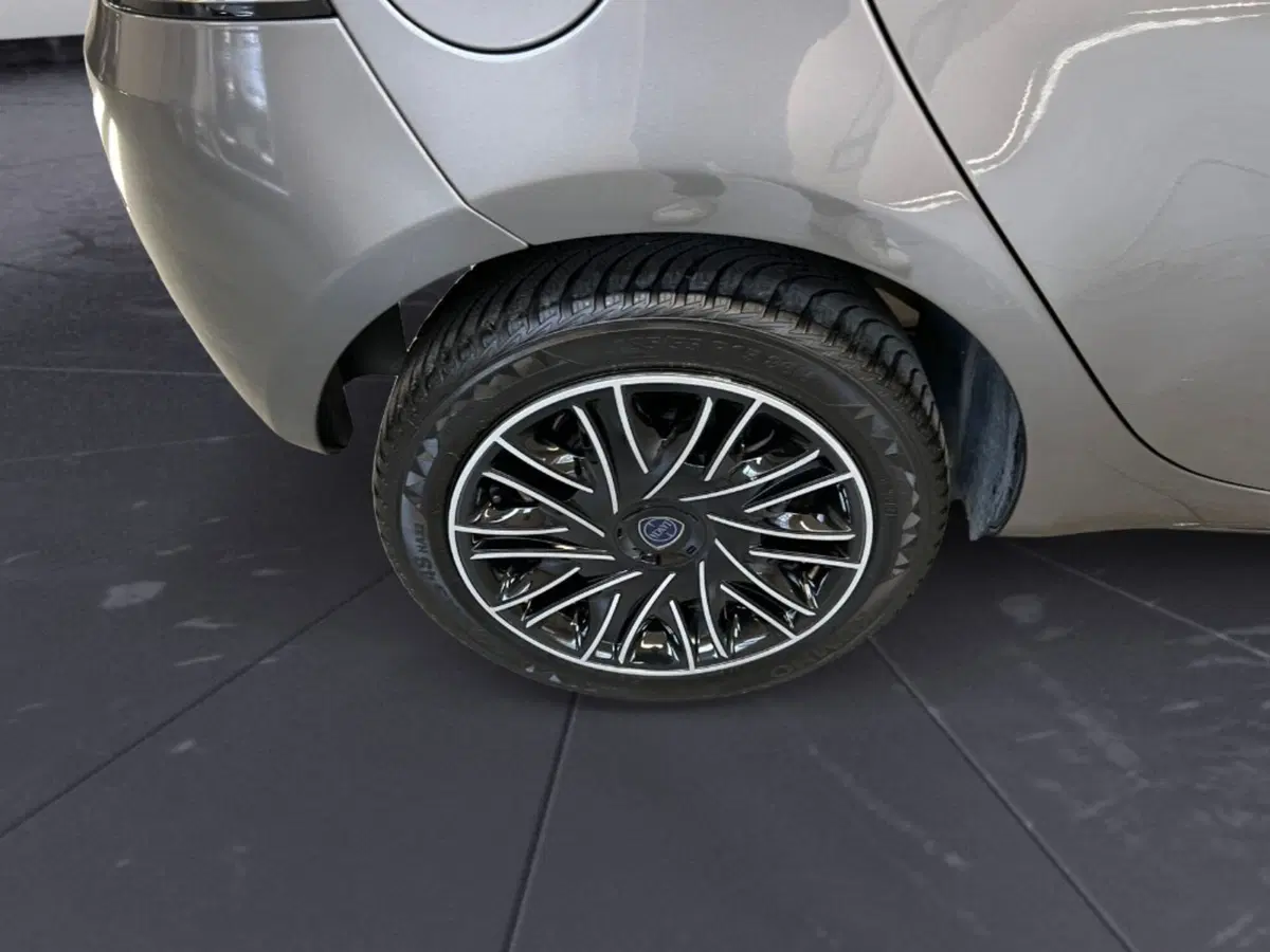 Lancia Ypsilon usata a Verona (6)